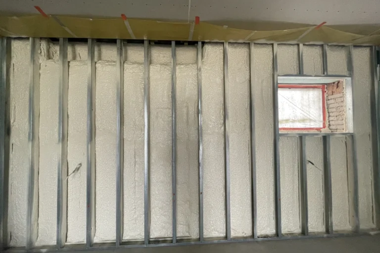 Ocieplenie pianką pur ścian - Rożnowo